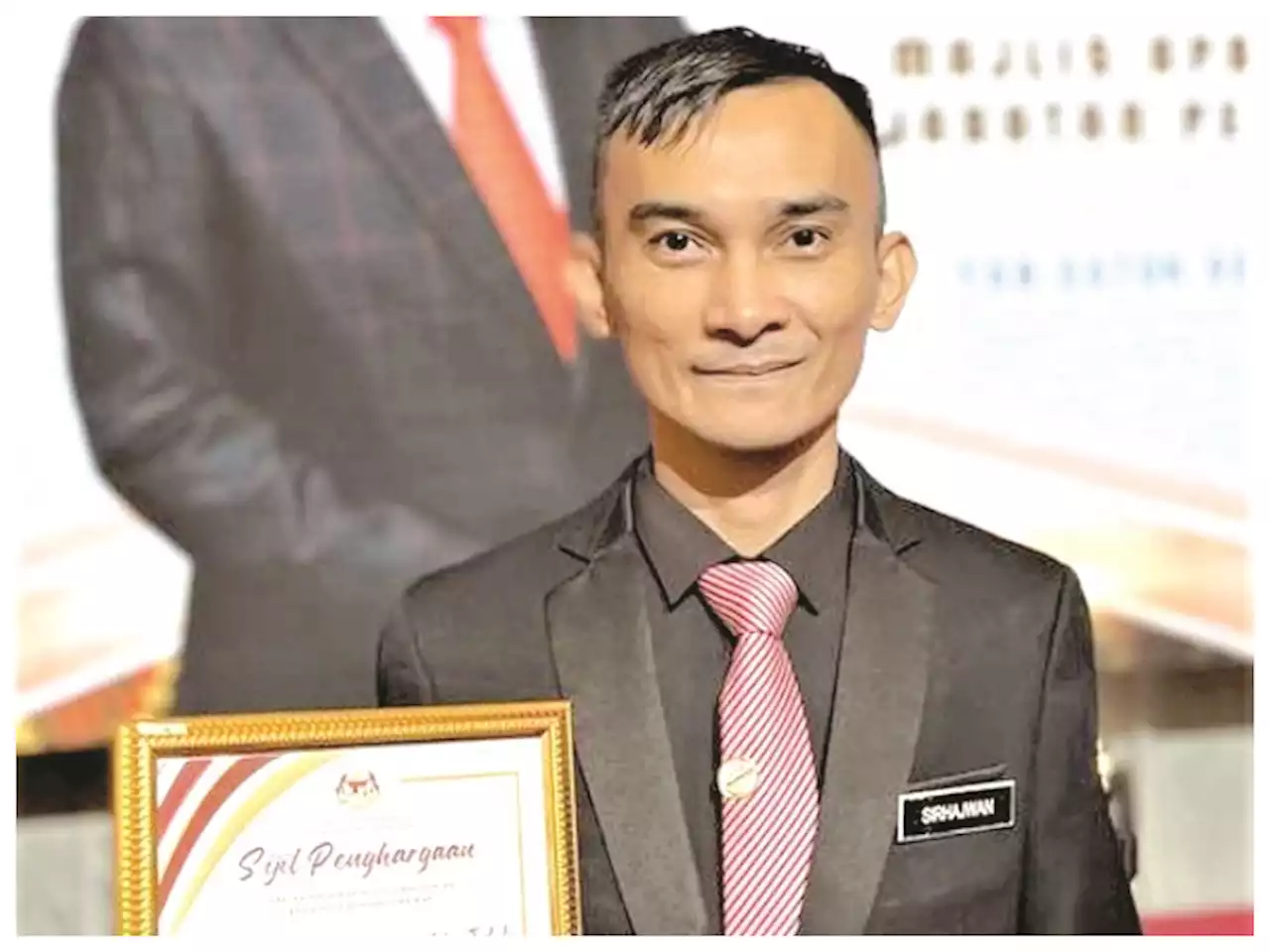 Special Award for Keningau Vocational College's English teacher