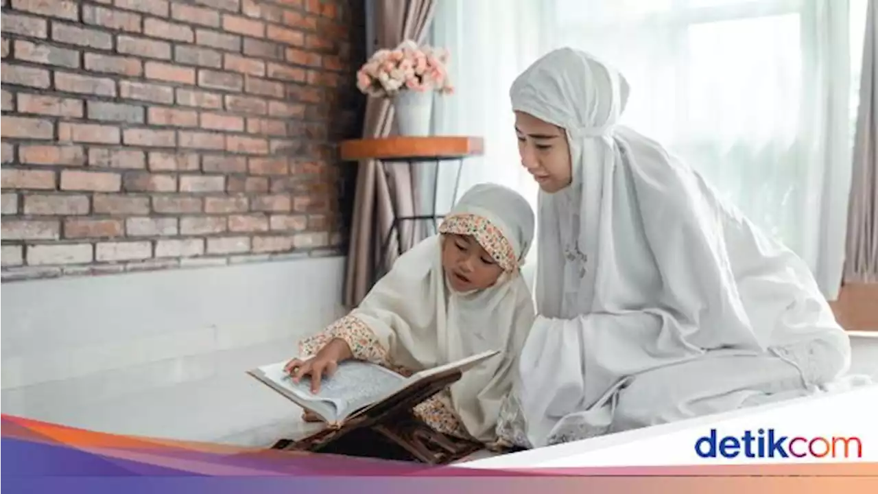 Berbakti Kepada Orang Tua dalam Ajaran Islam Hukumnya Wajib