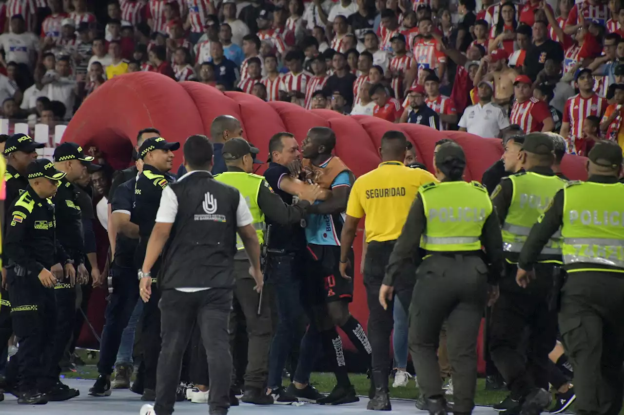 Así empezó la pelea entre los jugadores del América y la Policía