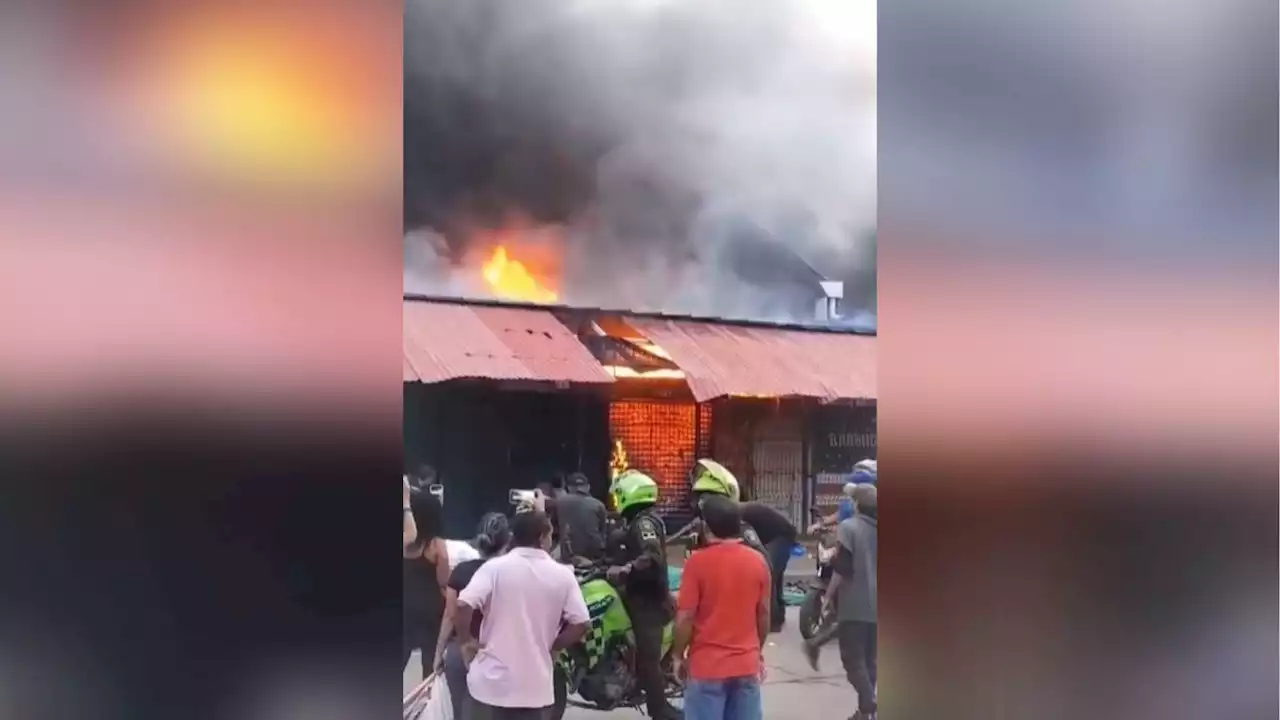 Incendio consumió 12 colmenas en el mercado de Santa Marta