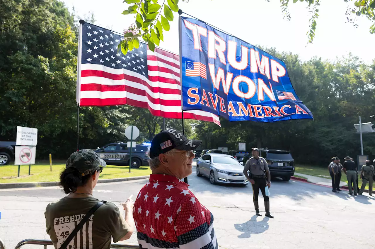 Imputación de cargos a Trump EN VIVO: simpatizantes esperan al expresidente en Georgia