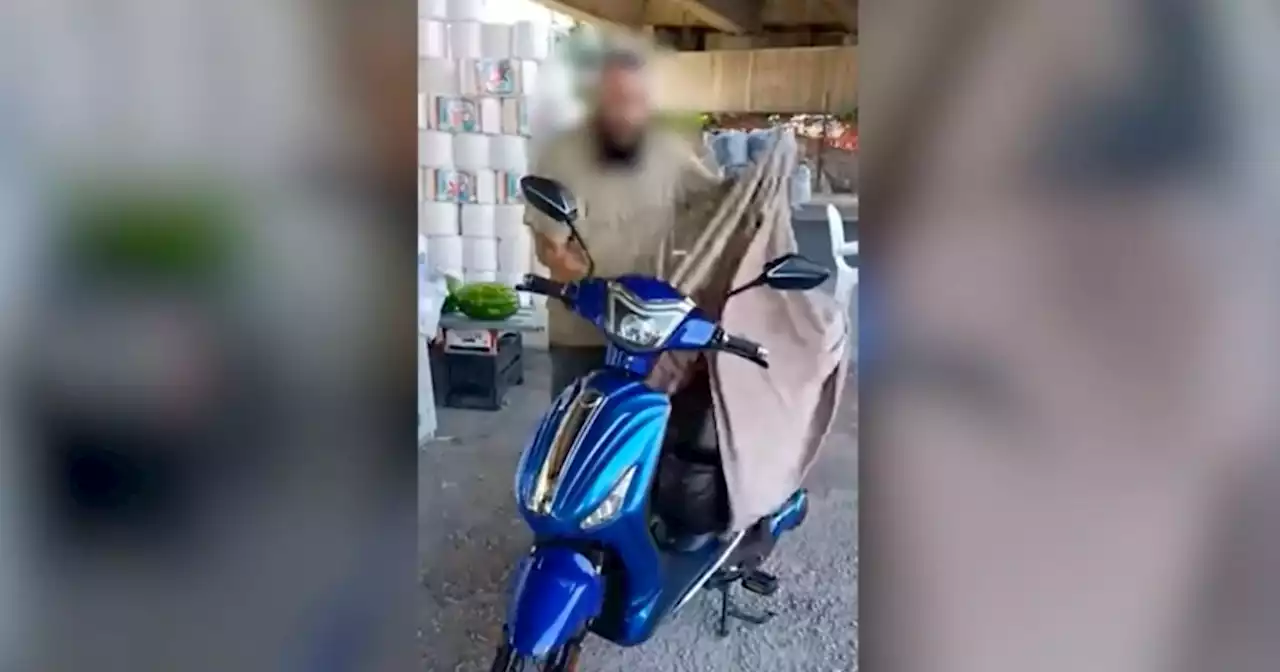 Propone uno scooter rubato sui social con lo stile delle televendite, la videodenuncia del deputato Borrelli: 'Sconcertante e surreale'