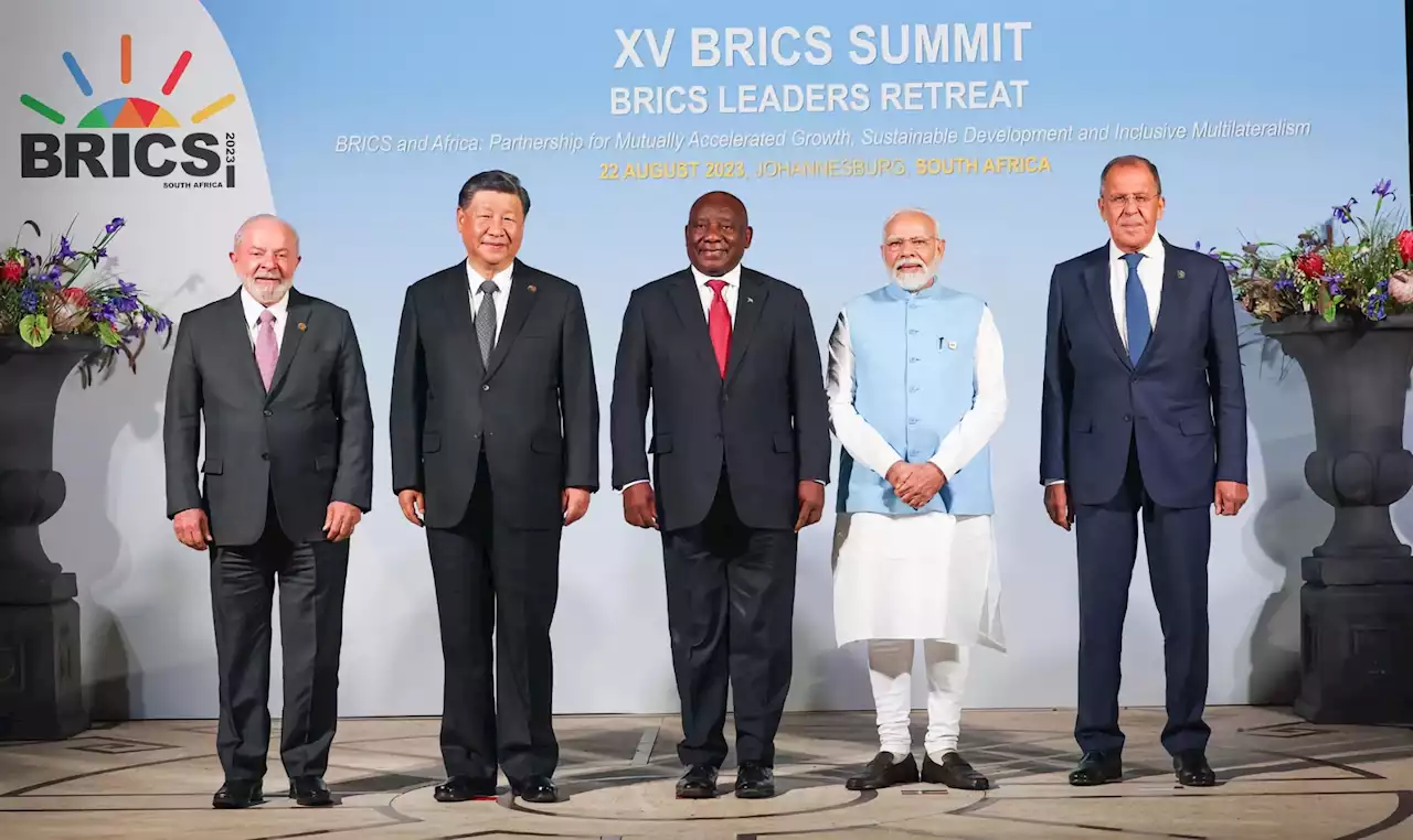 Sex nya länder bjuds in till BRICS. Elva länder kommer att ingå i organisationen nästa år.