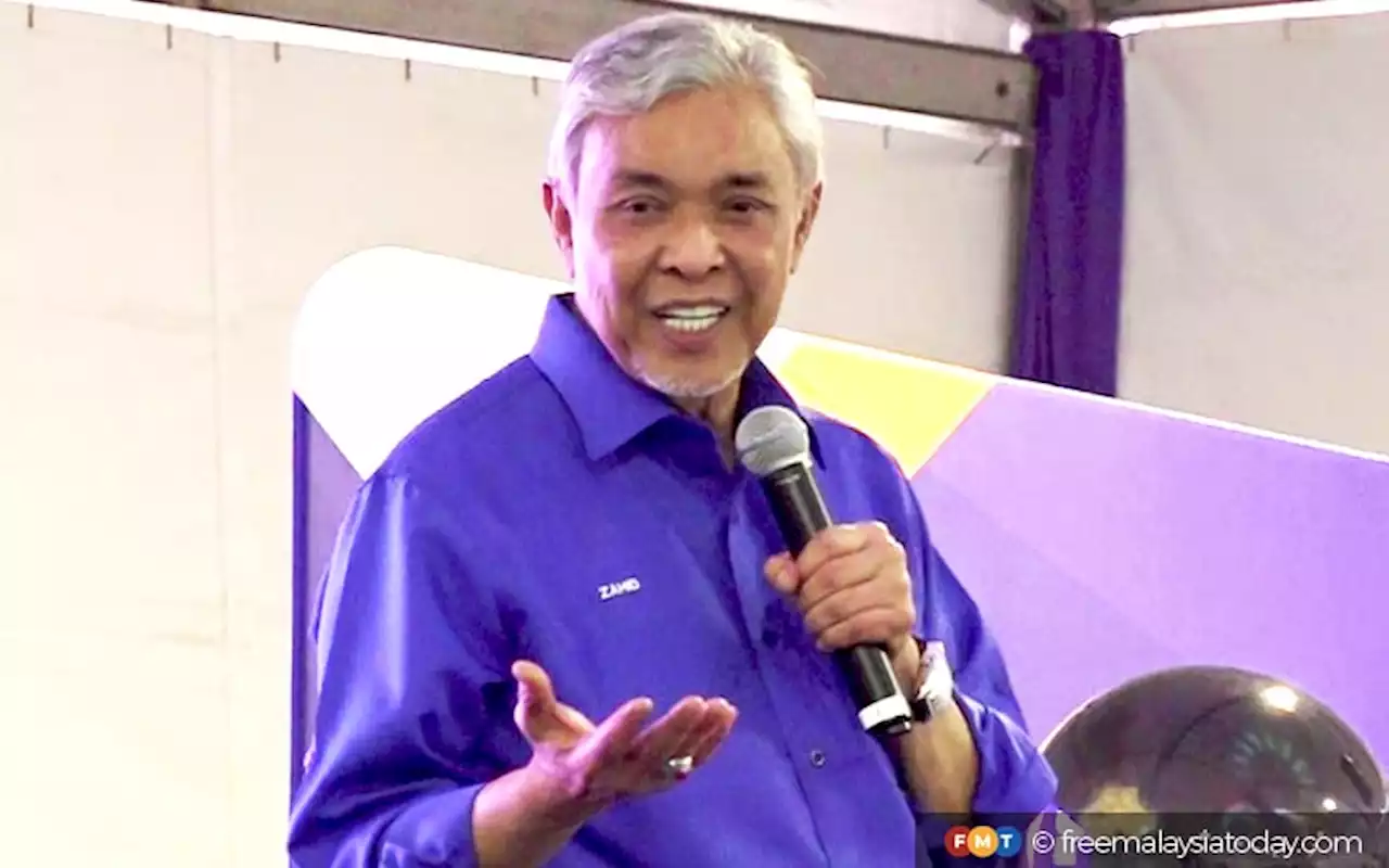 Call me ‘ayahanda’, Zahid tells Wanita Umno in jest