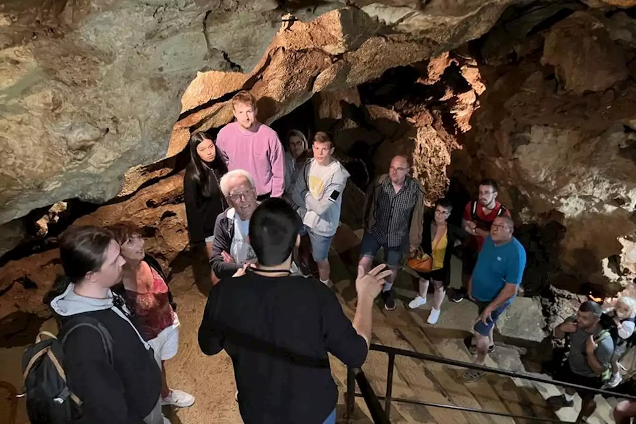 Canicule : dans la grotte Saint-Cézaire, 'on a deux fois plus de monde que d'habitude'