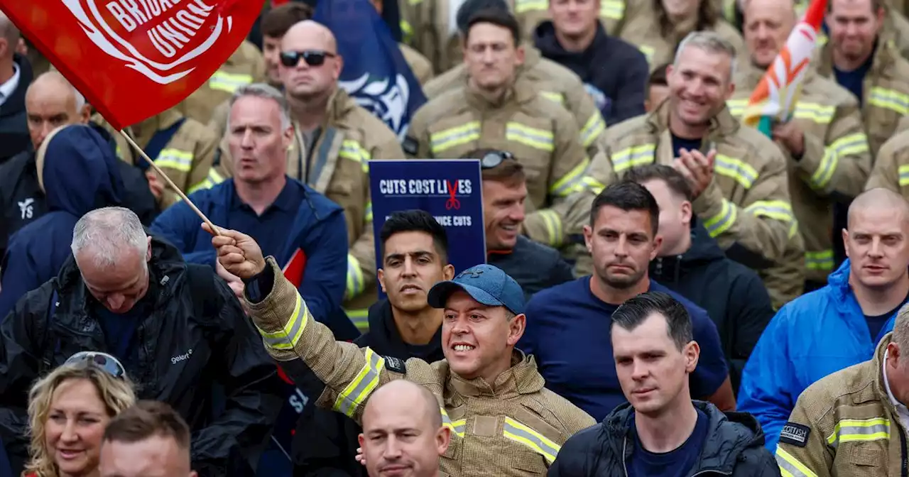 Glasgow firefighters say 'enough is enough' in George Square rally against cuts