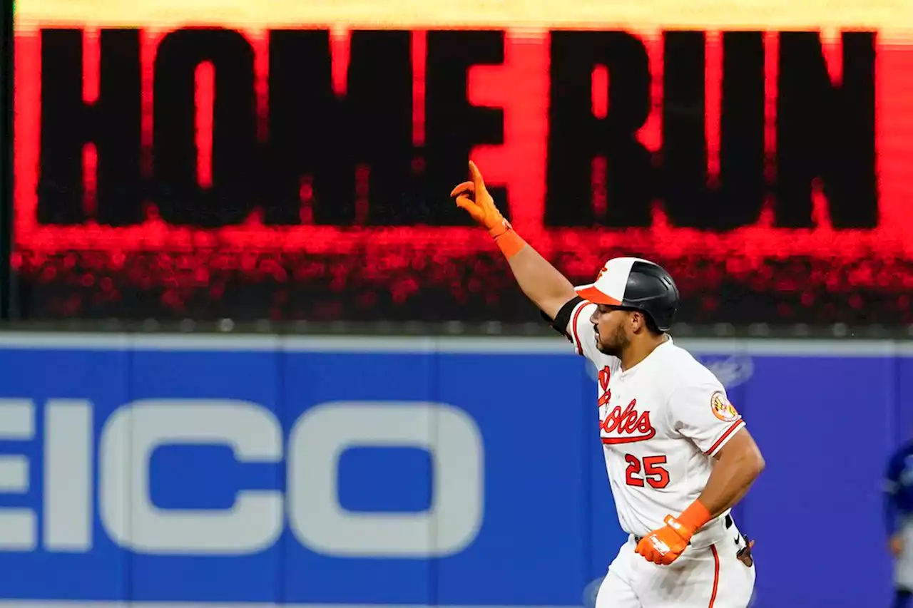 Anthony Santander hits 2 homers to back Dean Kremer as Orioles beat Blue Jays 7-0