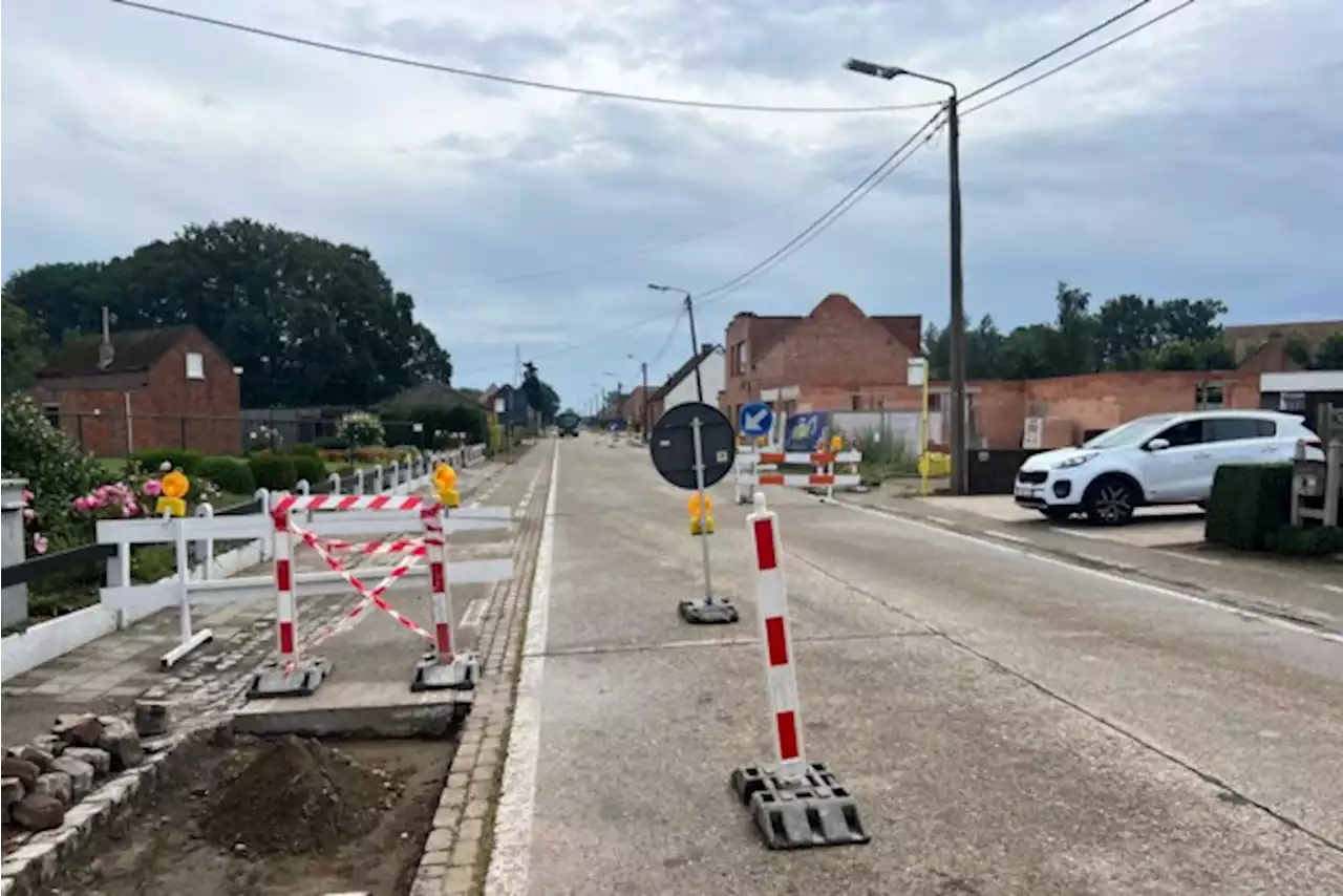 Werken aan fietspad hinderen verkeer op de Wiekevorstse Steenweg