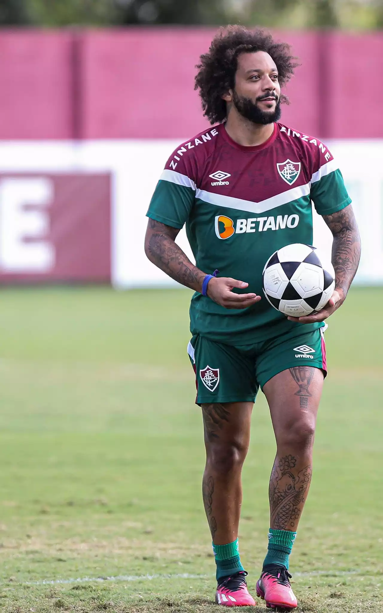 Marcelo deverá desfalcar o Fluminense por pelo menos três semanas | Fluminense