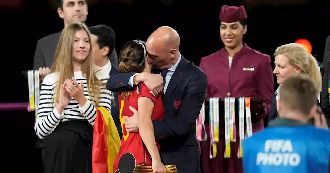 La Fifa le abrió un expediente a Rubiales tras el beso a Jenni Hermoso y se complica cada vez más | Fútbol