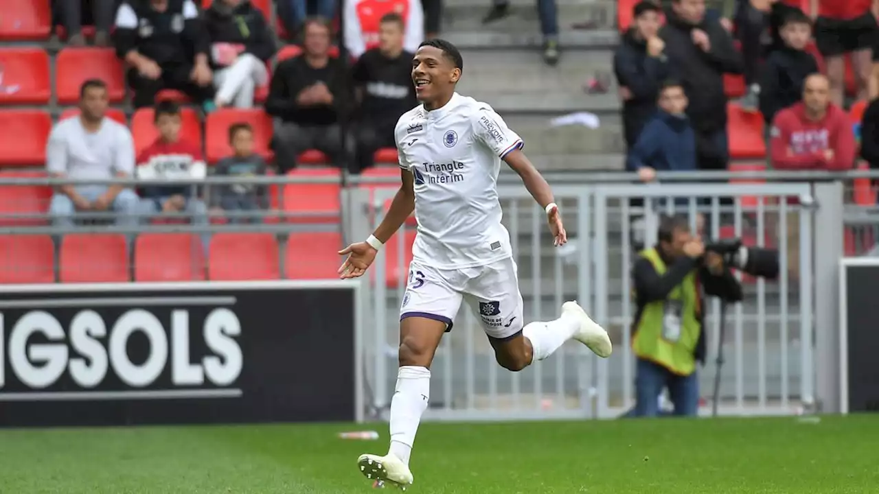 Manchester United Sedikit Lagi dapatkan Bek Nice Jean-Clair Todibo