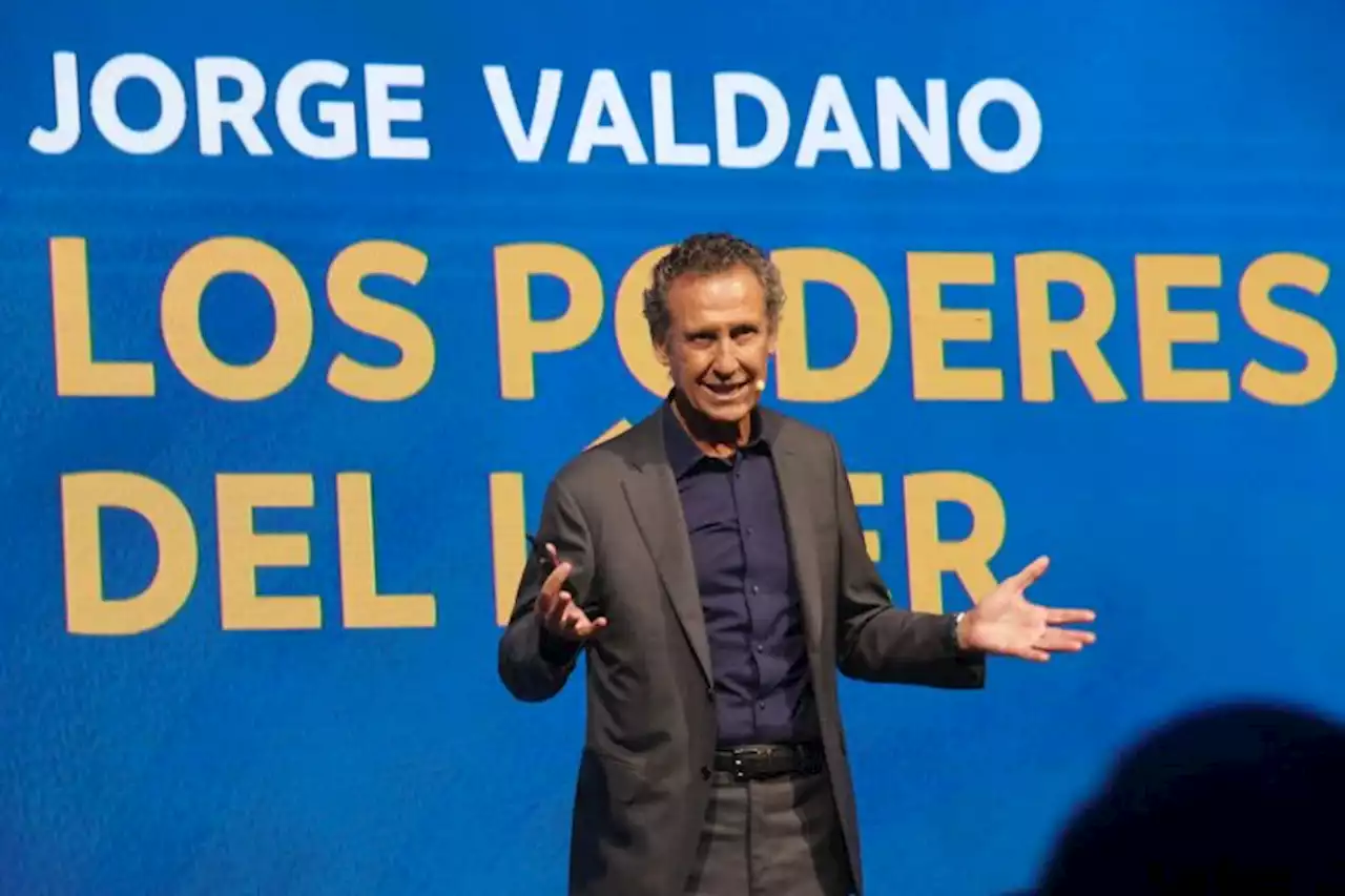 Valdano: 'Messi es el primer genio del siglo XXI, Diego fue el último del siglo XX'