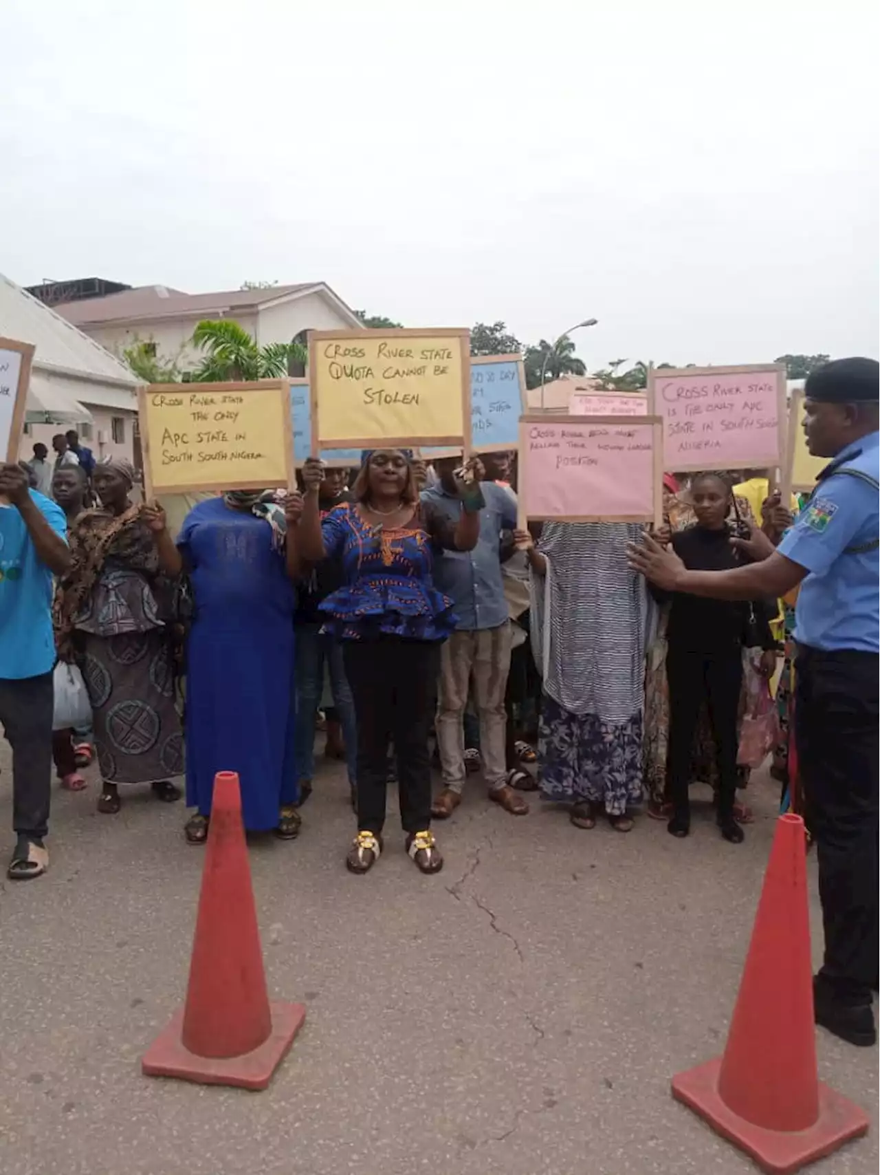 JUST IN: Protest rocks APC headquarters ahead of NWC zonal officers' inauguration