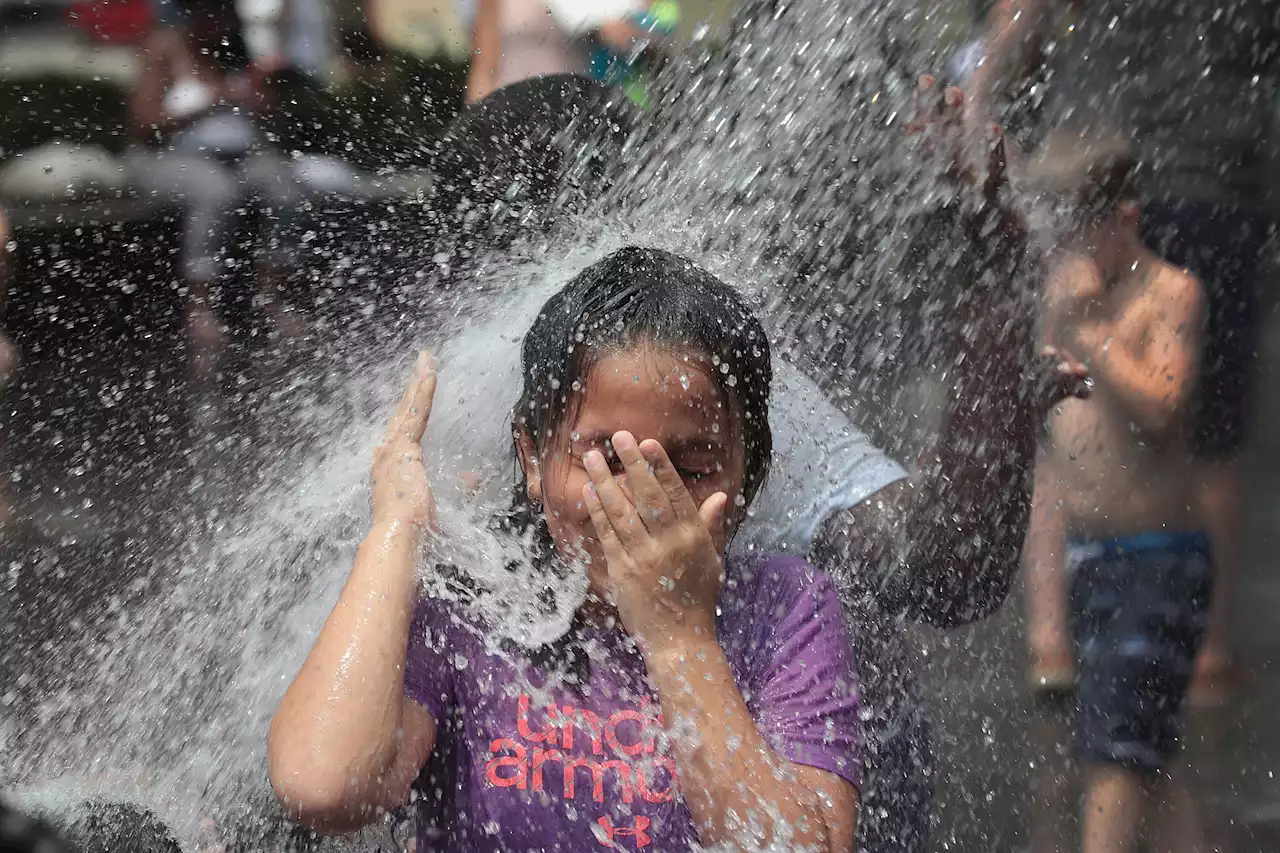 Chicago heat wave updates: Schools continue to cancel activities, YMCA offers free guest passes