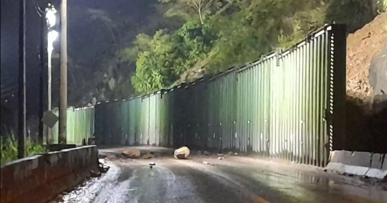 Vía al Llano vuelve a amanecer cerrada, esta vez por caída de material tras constantes lluvias