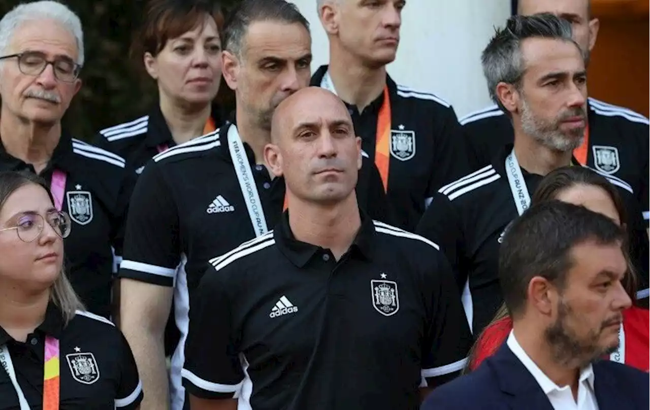 Baiser forcé: le patron du foot espagnol Luis Rubiales présentera...