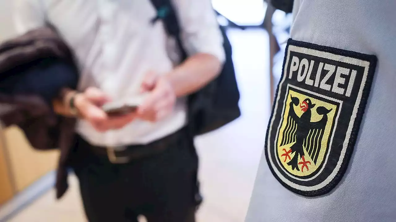 Betrunkener attackiert Bundespolizistin bei Kontrolle