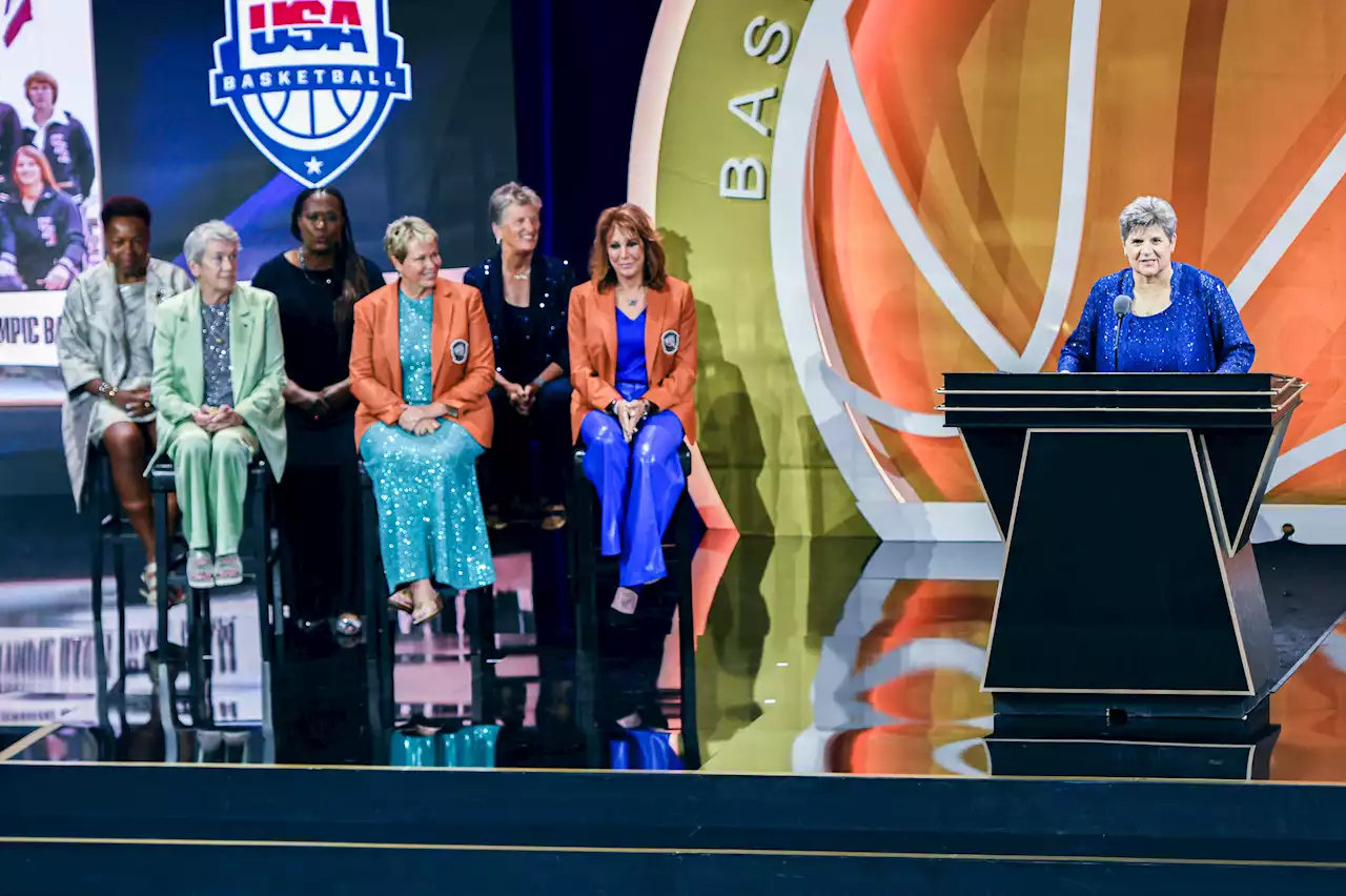 The first U.S. women’s Olympic basketball team joins the HOF