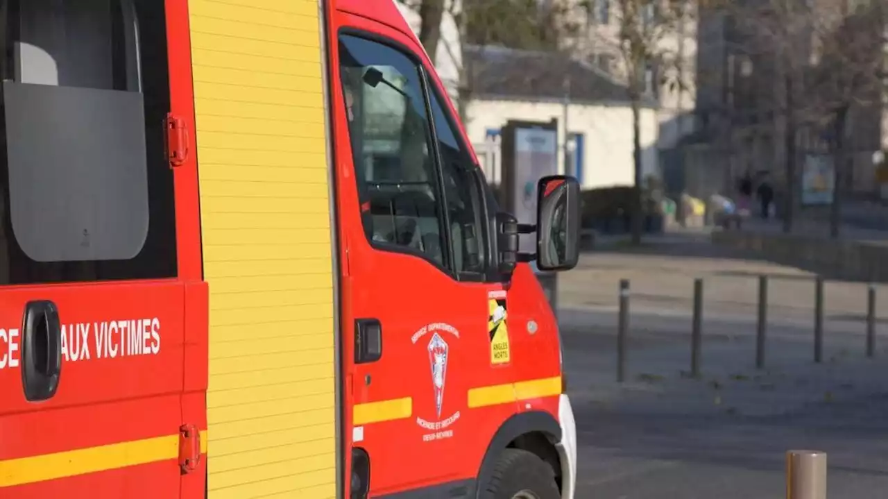 La camionnette percute l’arrière d’une voiture à La Mothe-Saint-Héray