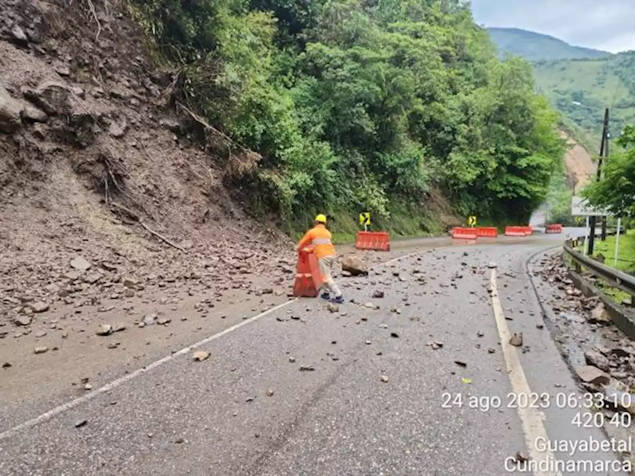 Vuelven a cerrar la vía Bogotá- Villavicencio por caída de piedras