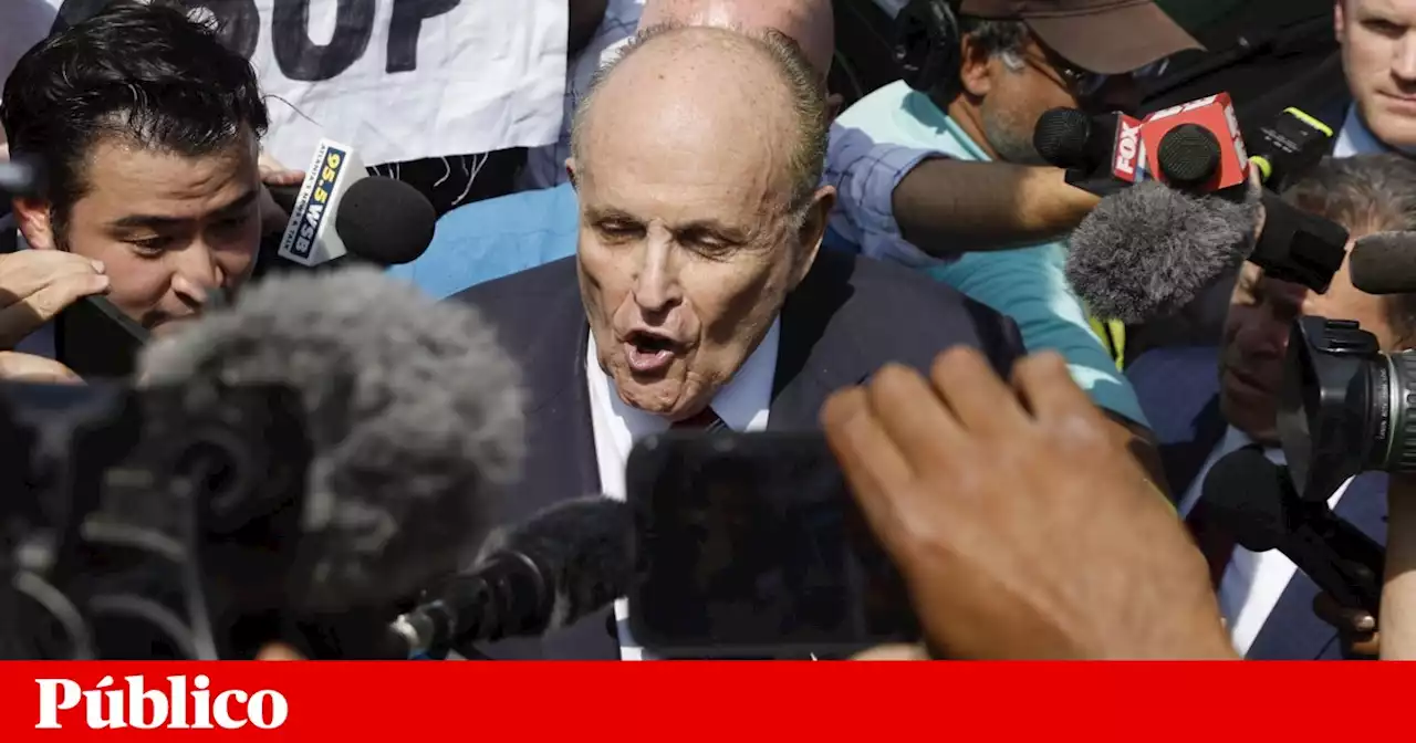 Giuliani, ex-advogado de Trump, entrega-se às autoridades da Georgia