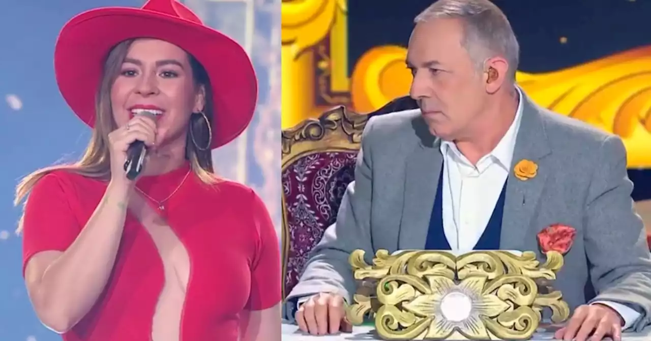 ¿Le faltó un papel con babas en la frente? Escola y ‘Amparito’ ‘acabaron’ a doble de Paola Jara por su hipo