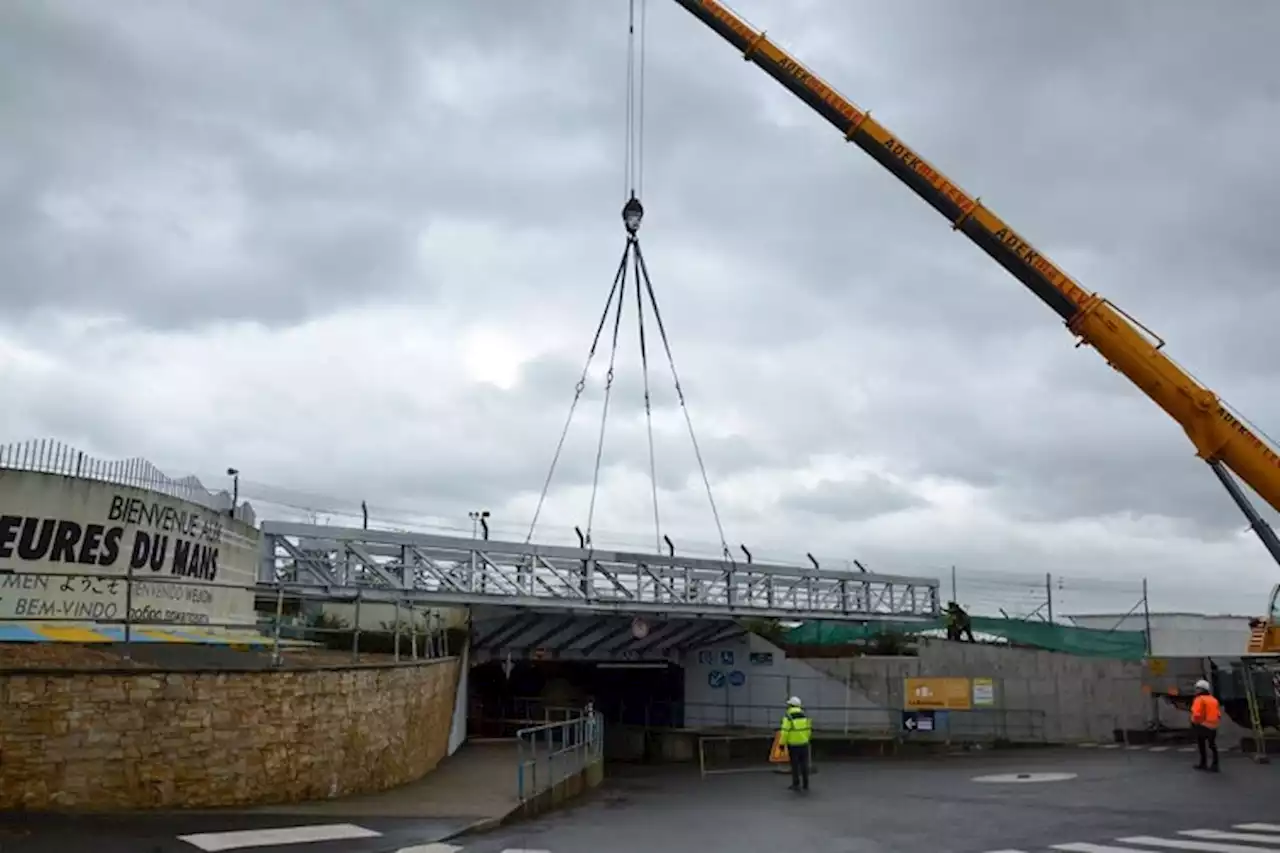 Neue Zuschauerbrücke für die Rennstrecke in Le Mans