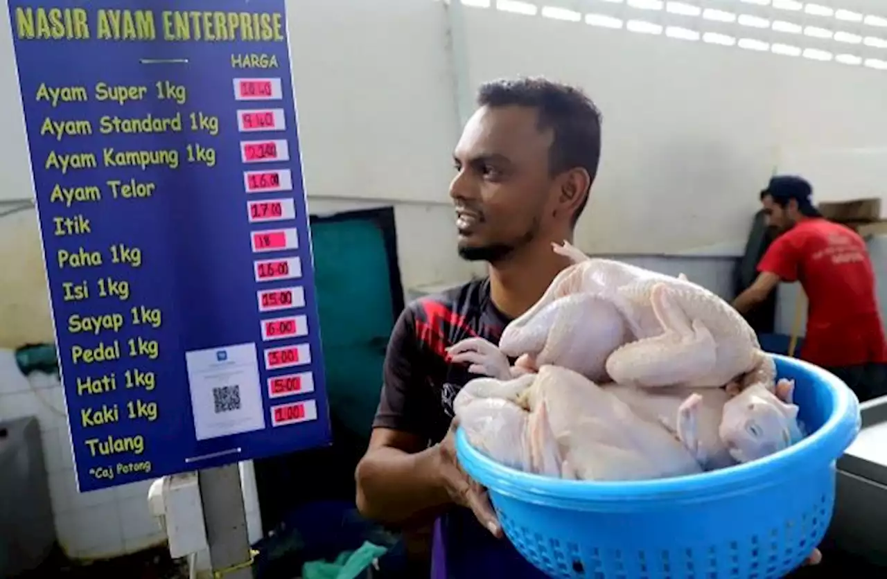 Chicken being sold below ceiling price set by govt