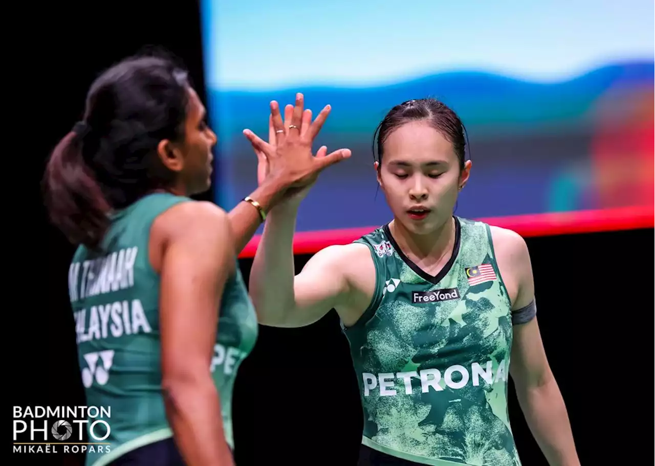 Pearly-Thinaah stun two-time world champions to reach worlds' quarter-finals