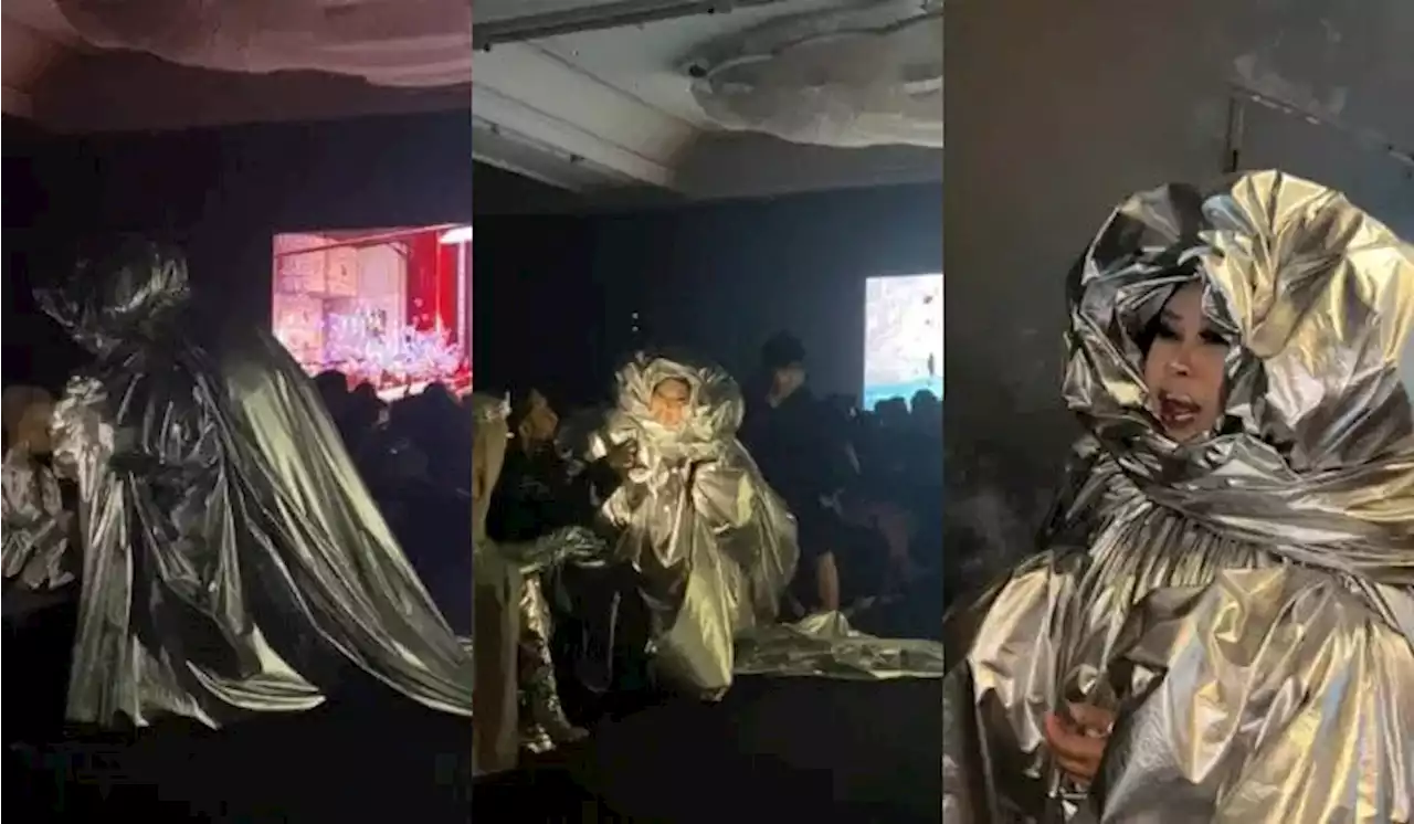 Datuk Vida's Attire for BEHATI Steals the Show at KL Fashion Week 2023