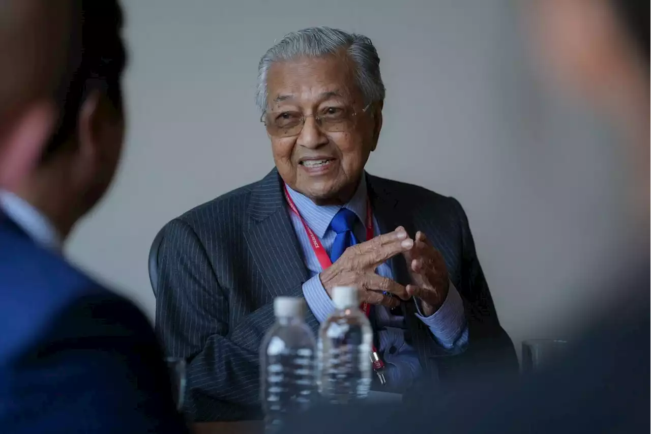 Teach Maths and Science in English Again, Says Dr Mahathir