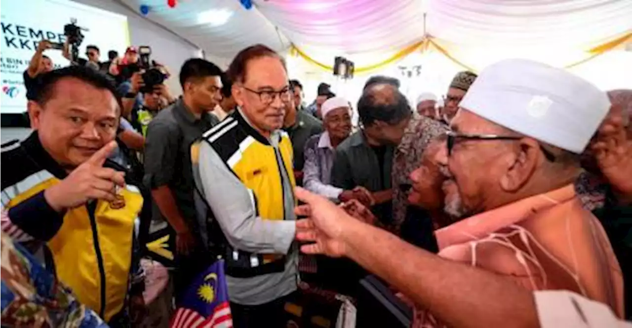 PM: Kerajaan usaha tambah peruntukan bina, baik pulih perumahan polis dalam Belanjawan 2024