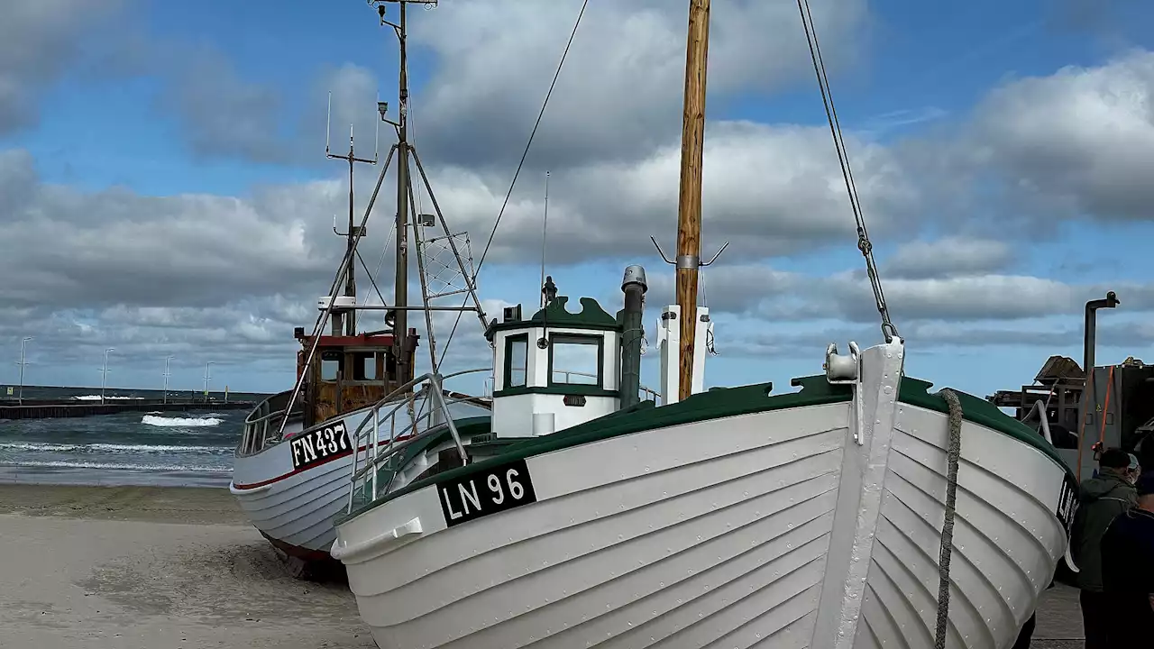 Gammelt Løkken-ikon er på plads på stranden igen