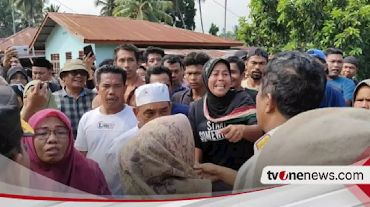 Ratusan Ibu-ibu Protes Tak Bisa Coblos Pilkades Serentak di Padangsidimpuan