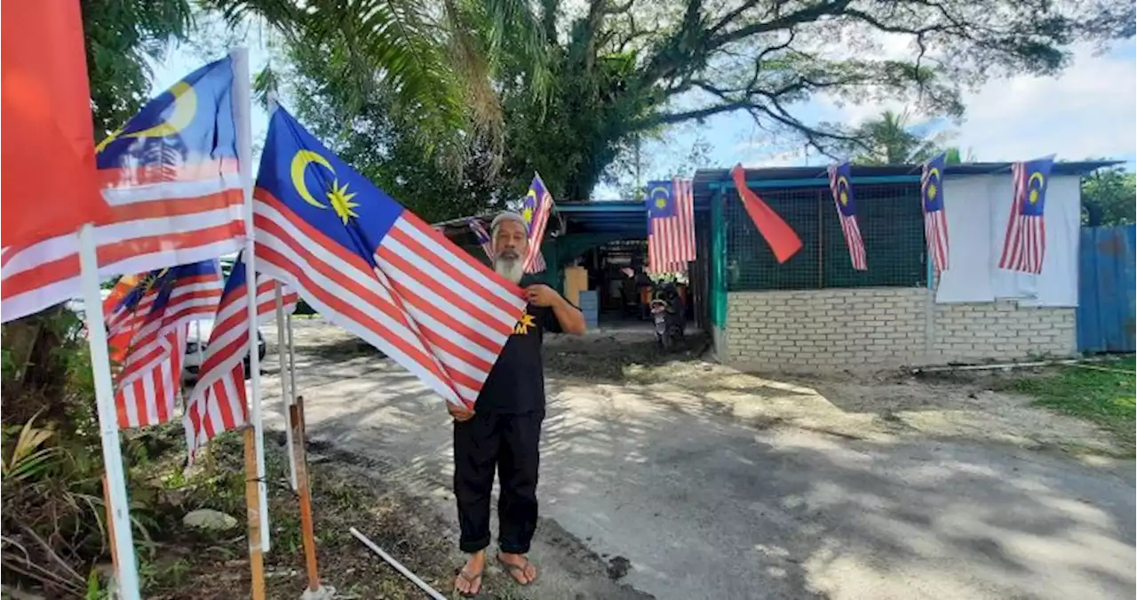 Bekas tentera serlah semangat patriotik hias gerai dengan Jalur Gemilang