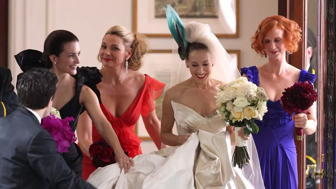 You Can Now Own Carrie Bradshaw’s Feathered Bridal Headpiece—For About $70,000