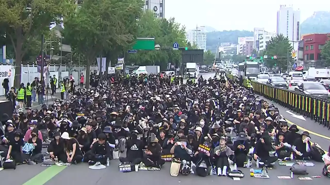 '서이초 교사 49재 재량휴업일 지정'에 교사·학교 속속 동참