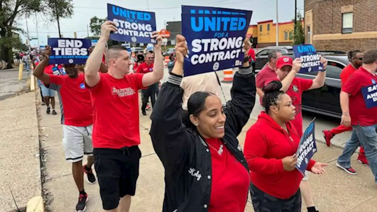 Auto workers vote to authorize a strike if no deal reached with Big 3 US automakers
