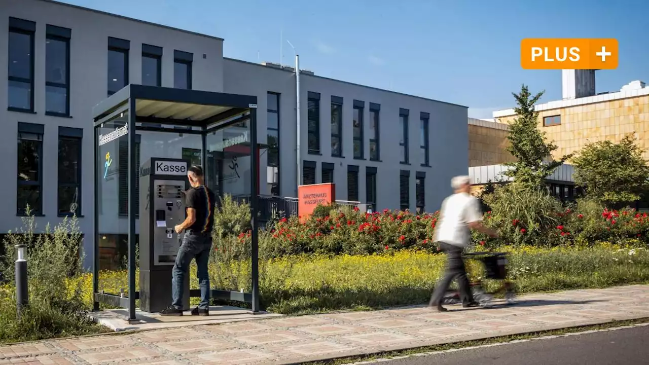 Parkplatzärger am Haßfurter Krankenhaus: Jetzt übergeben die Gegner der Gebühren eine Unterschriftenliste