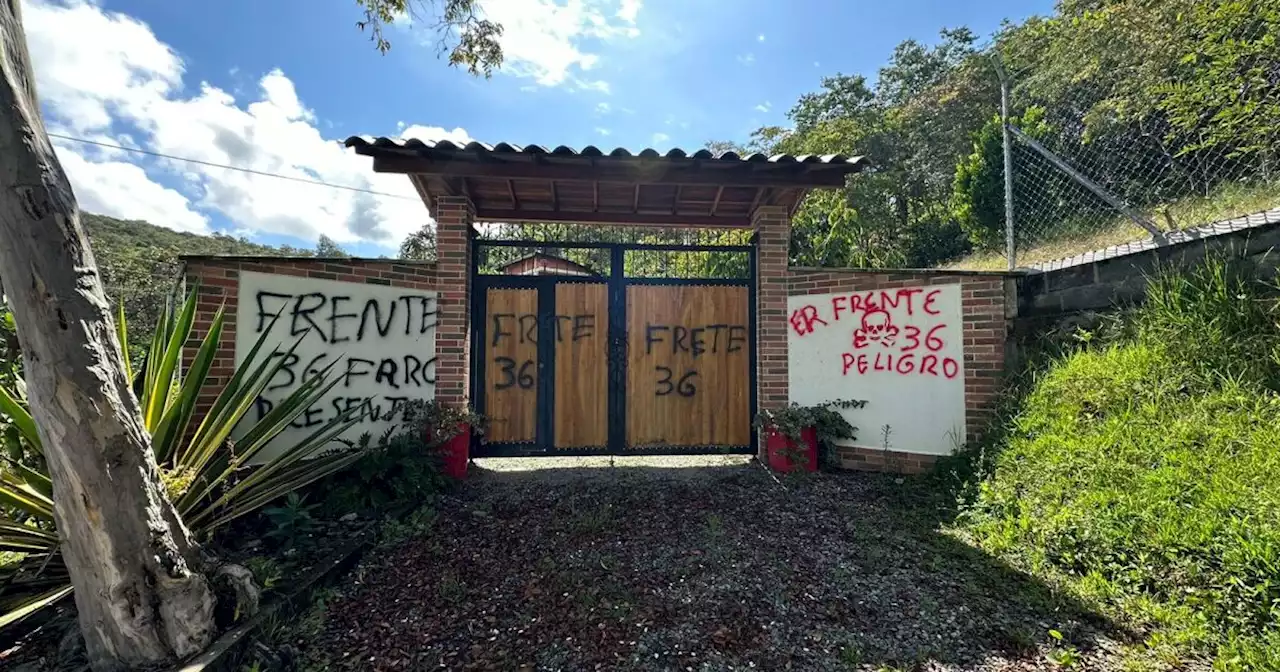 Amenazan al alcalde de Yarumal, Antioquia, con grafitis de disidencias Farc en la puerta de su finca