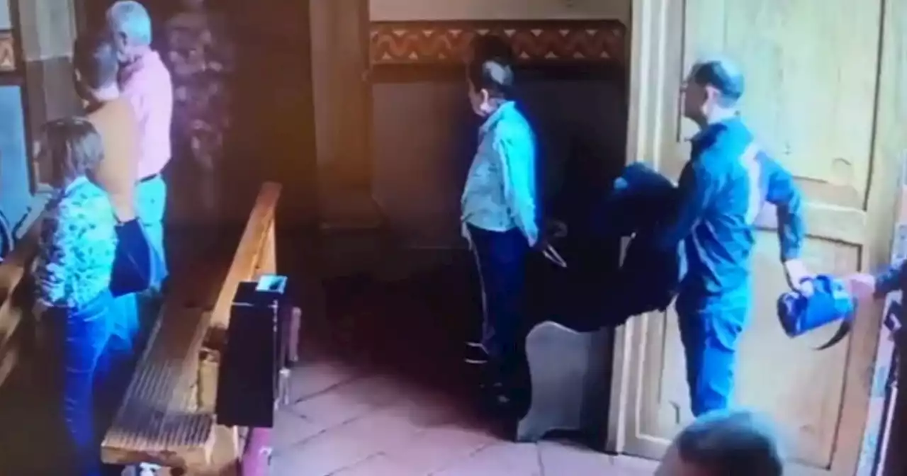 Video: ladrones, sin ningún remordimiento, atracaron a abuelita cuando estaba en misa