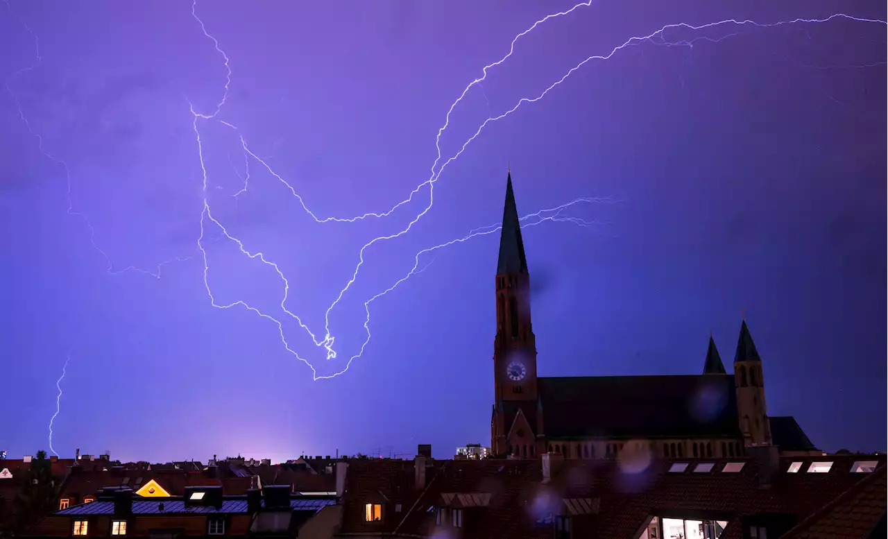 Der Hochsommer verabschiedet sich, dem Süden drohen Sintfluten