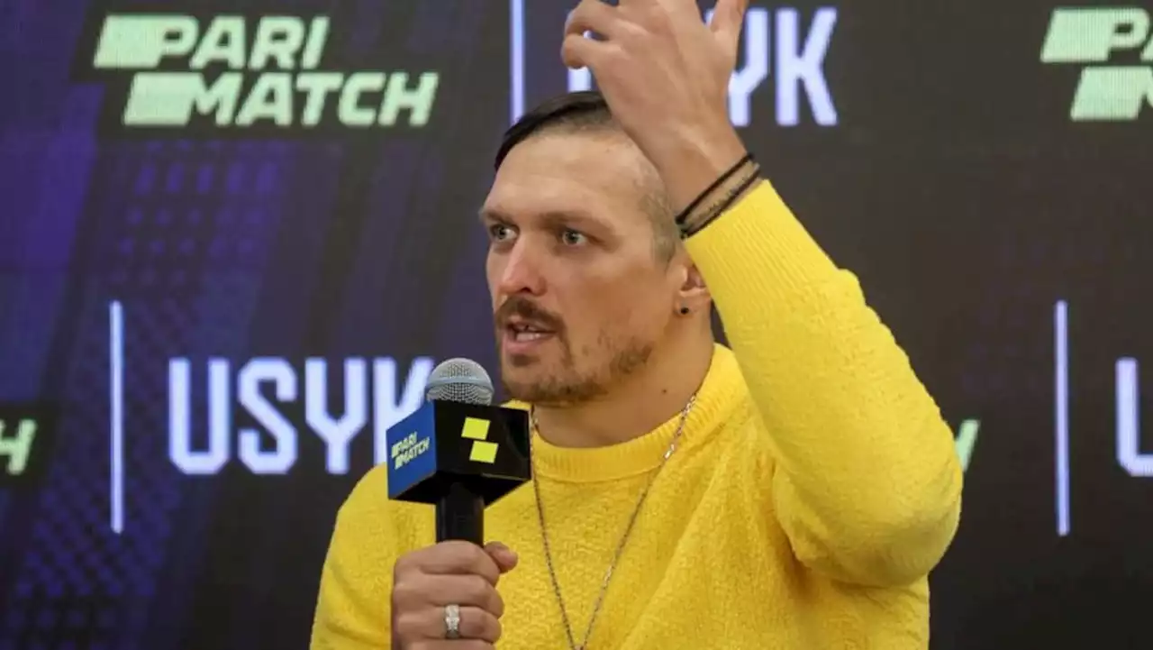 Usyk presented with Ukrainian painting ahead of Dubois fight