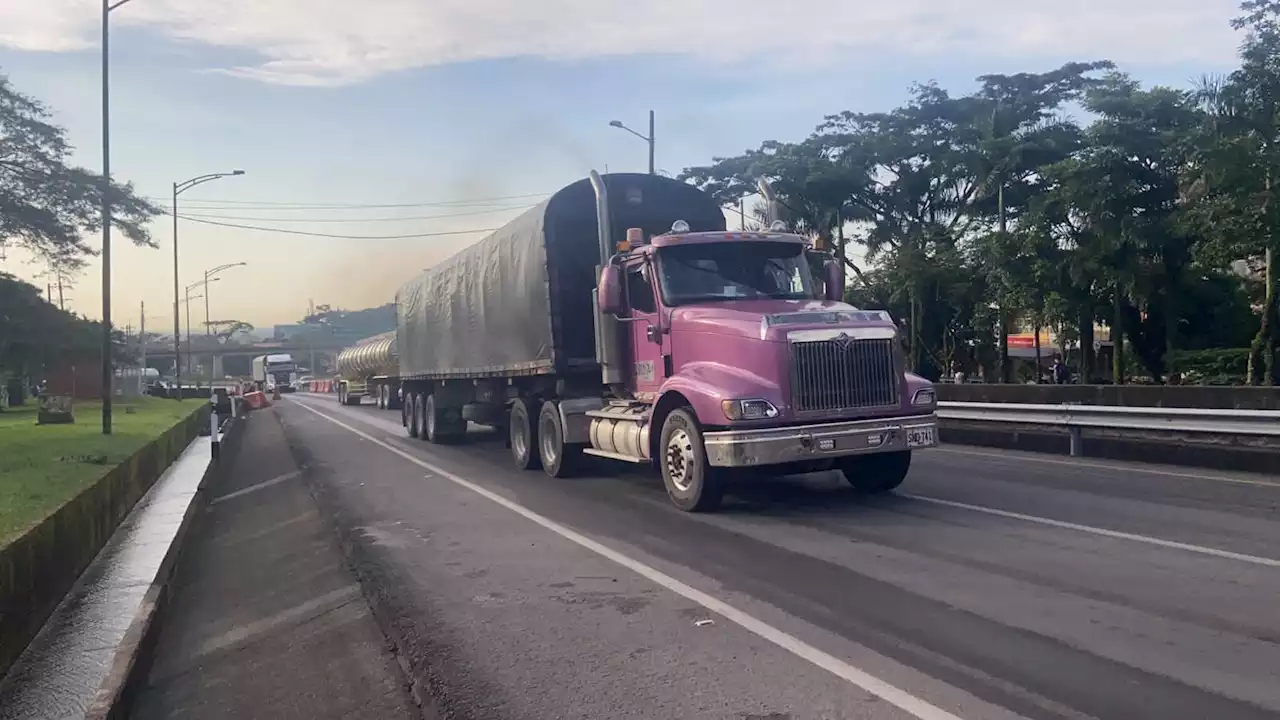 Reabren la vía al Llano este viernes: se adelantaron labores de remoción de tierra por lluvias