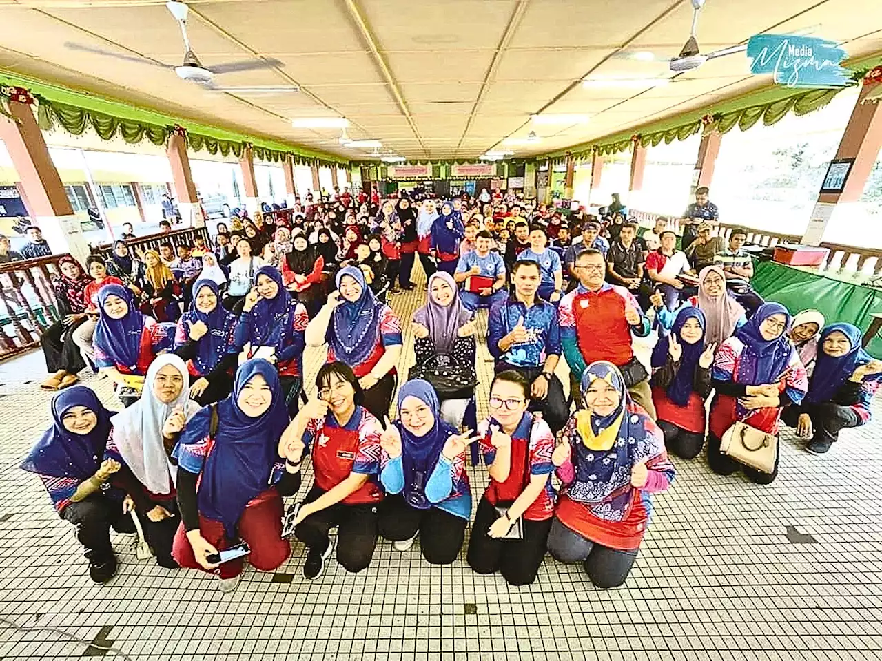 Gotong-royong Madani brings teachers and parents together