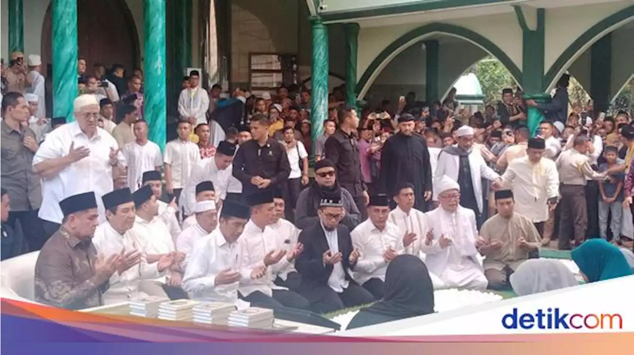 Jokowi Ziarah ke Makam Haji Anif Orang Tua dari Wagub Ijeck