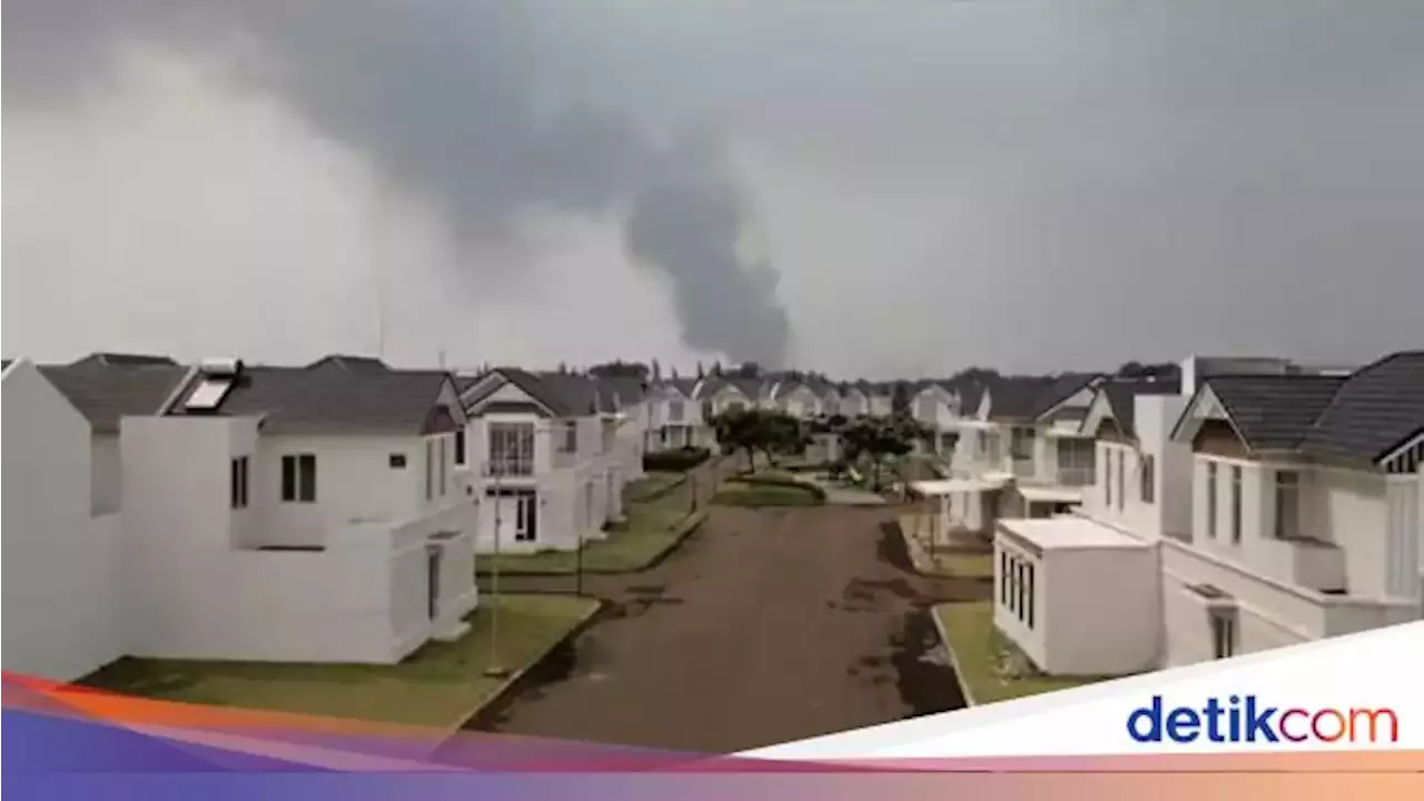 Penampakan Pekatnya Asap Tebal Yang Kepung Perumahan Di Tangerang ...