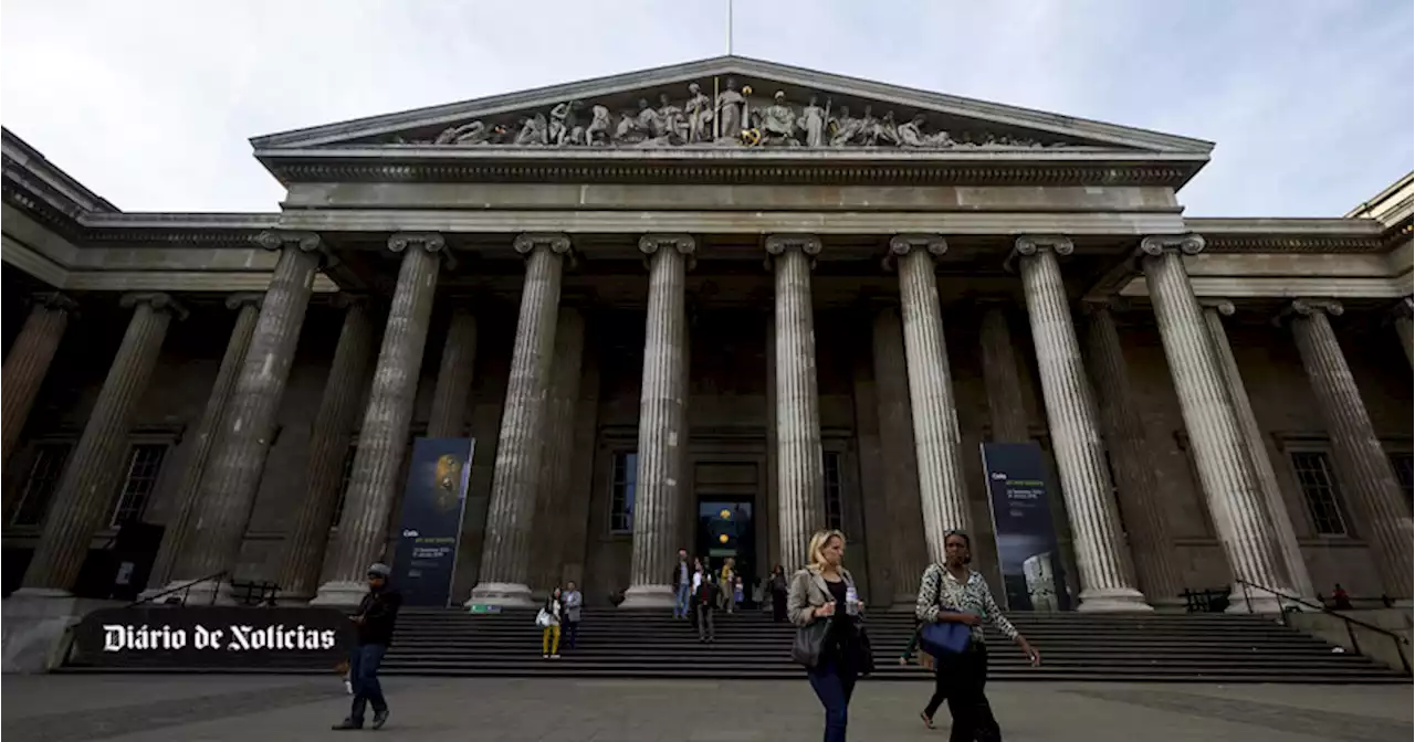 Diretor do Museu Britânico demite-se após roubo de mais de 1.500 peças