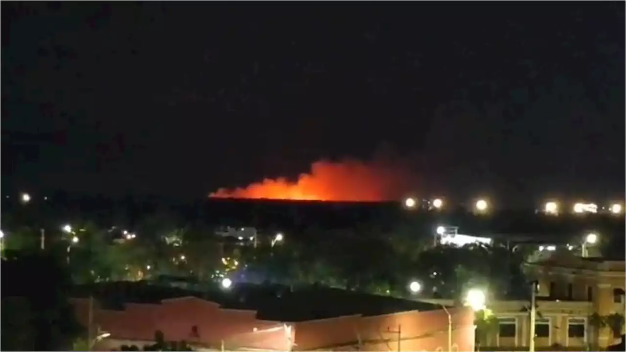 Extensa nube de humo cubre el norte de B/quilla tras incendio en Salamanca