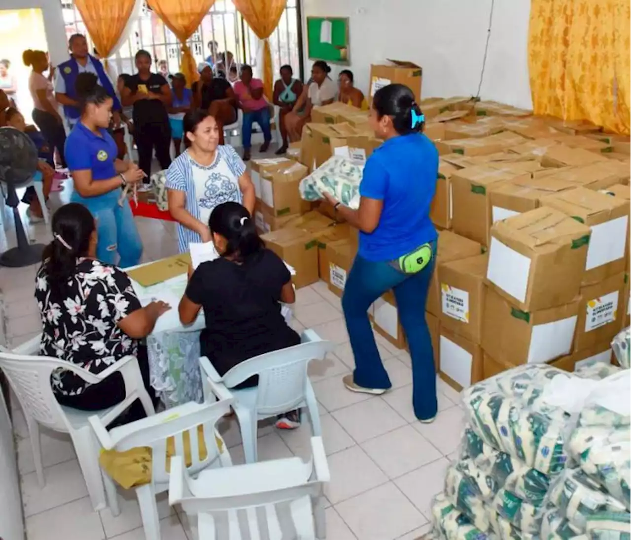 Entregan más de 2.900 kits alimenticios en distintos barrios de Cartagena